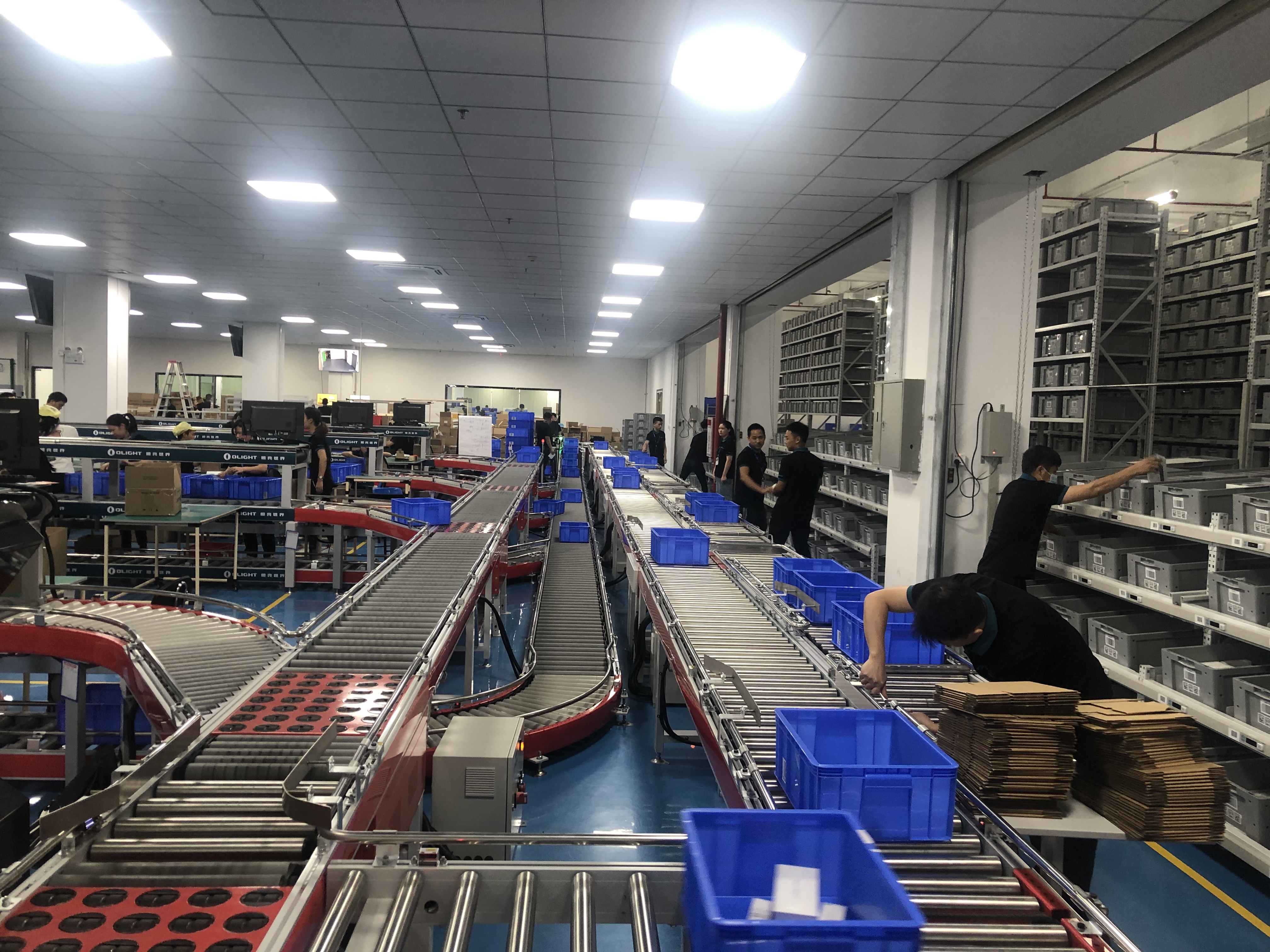 傲雷照明仓配中心